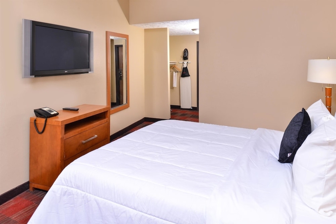Imagen de la habitación del Hotel Quality Inn & Suites Airport. Foto 14