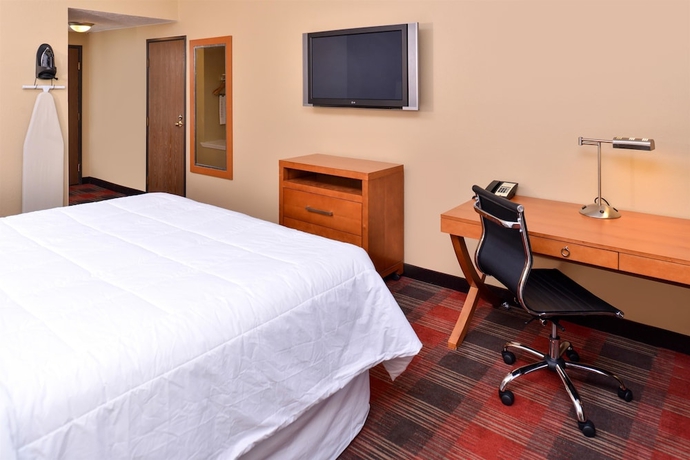Imagen de la habitación del Hotel Quality Inn & Suites Airport. Foto 17