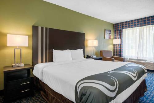 Imagen de la habitación del Hotel Quality Inn & Suites And Conference Center. Foto 1