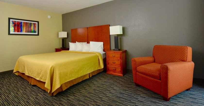 Imagen de la habitación del Hotel Quality Inn & Suites Banquet Center. Foto 6
