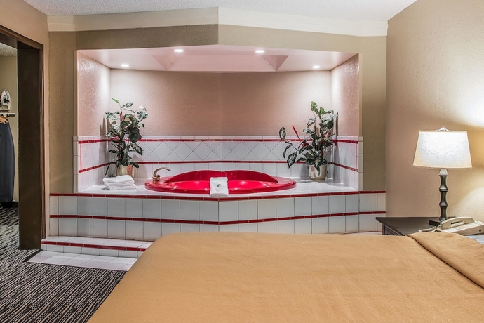 Imagen de la habitación del Hotel Quality Inn & Suites Banquet Center. Foto 13