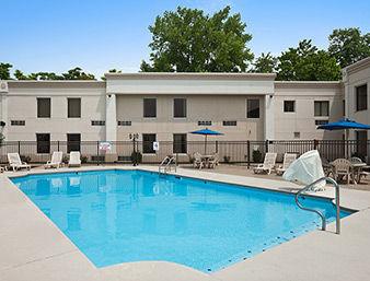 Imagen general del Hotel Quality Inn & Suites Cincinnati Uptown Norwood. Foto 4