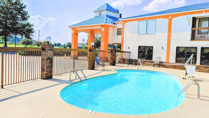 Imagen de la piscina del Hotel Quality Inn & Suites Decatur - Priceville I-65. Foto 20