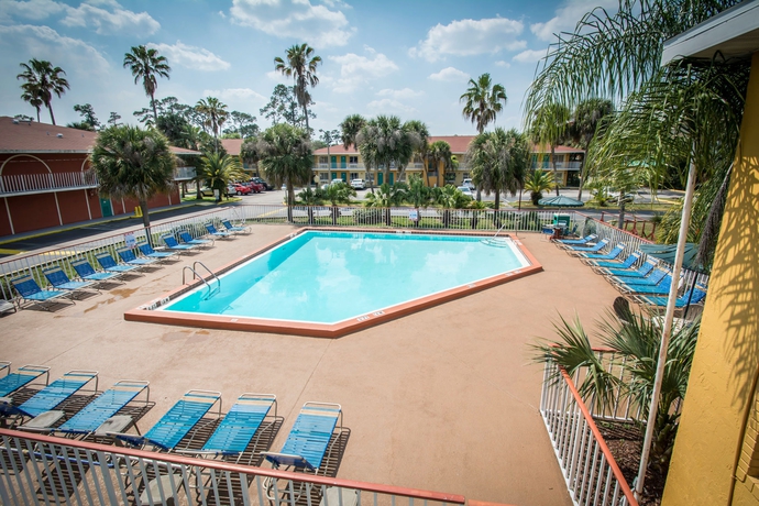 Imagen de la piscina del Hotel Quality Inn & Suites Eastgate. Foto 16