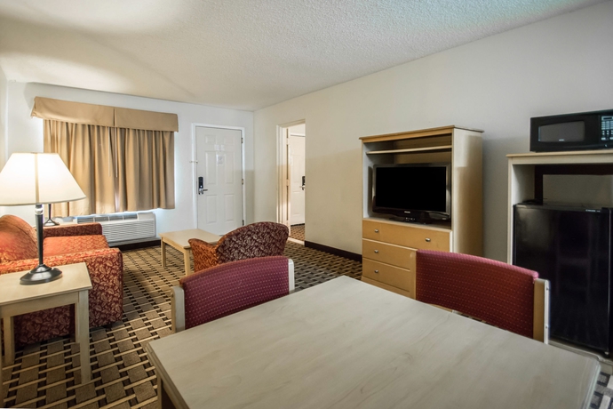 Imagen de los interiores del Hotel Quality Inn & Suites Eastgate. Foto 14