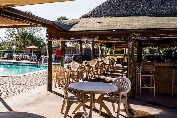Imagen del bar/restaurante del Hotel Quality Inn & Suites Golf Resort. Foto 2
