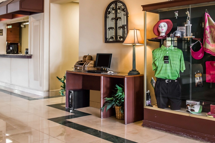 Imagen de los interiores del Hotel Quality Inn & Suites Golf Resort. Foto 8