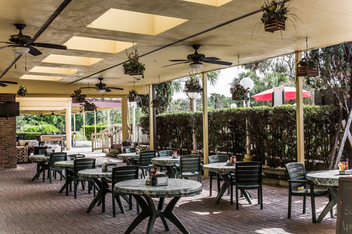 Imagen del bar/restaurante del Hotel Quality Inn & Suites Golf Resort. Foto 4