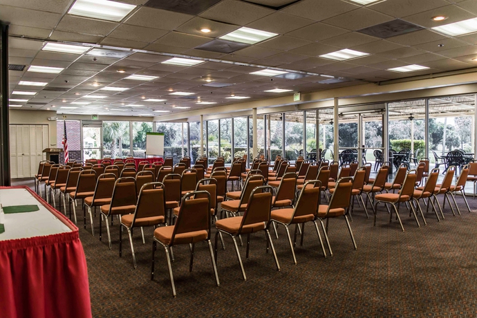 Imagen de los interiores del Hotel Quality Inn & Suites Golf Resort. Foto 9