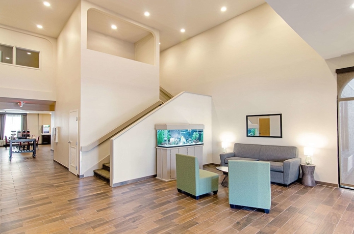 Imagen de los interiores del Hotel Quality Inn & Suites, Gonzales. Foto 17