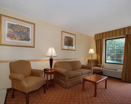 Imagen de la habitación del Hotel Quality Inn & Suites Hanes Mall. Foto 9