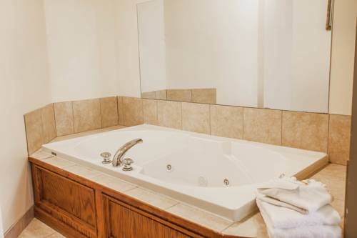 Imagen de la habitación del Hotel Quality Inn & Suites Hannibal. Foto 8