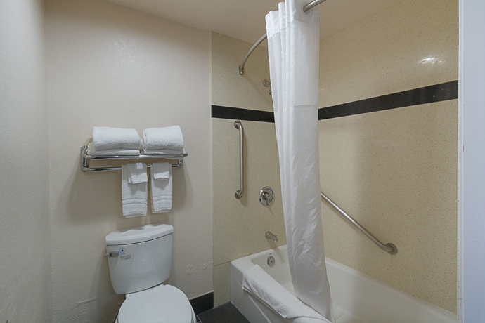 Imagen de la habitación del Hotel Quality Inn & Suites Huntington Beach. Foto 2