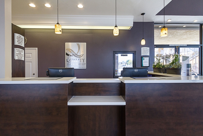 Imagen de los interiores del Hotel Quality Inn & Suites Huntington Beach. Foto 9