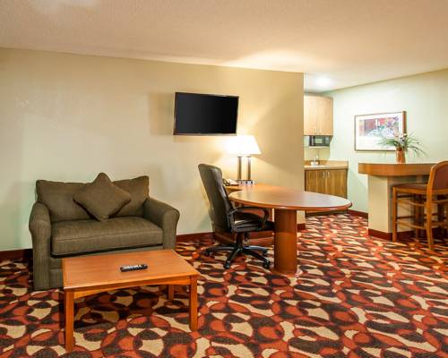Imagen de la habitación del Hotel Quality Inn & Suites Kansas City I-435n Near Sport. Foto 9