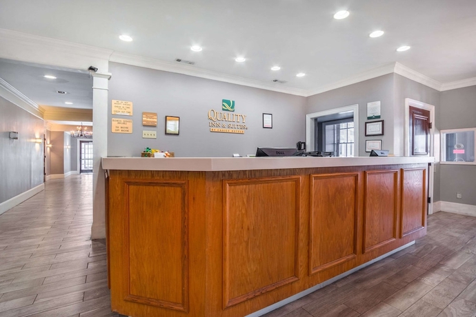 Imagen de los interiores del Hotel Quality Inn & Suites Santee I-95. Foto 19