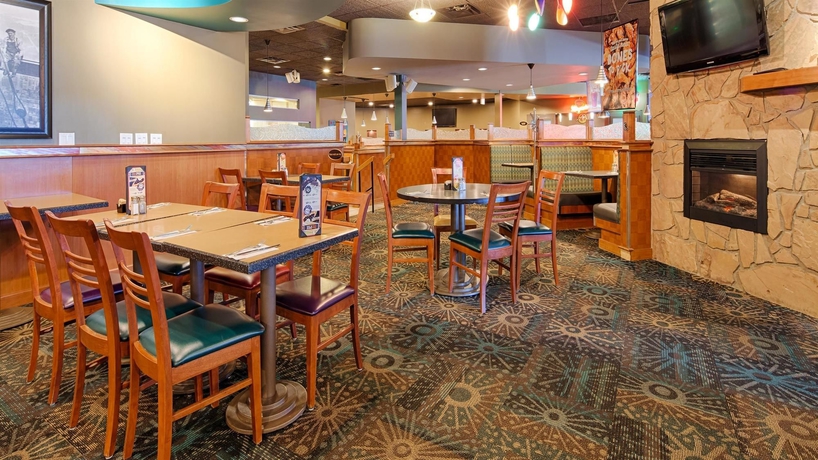 Imagen del bar/restaurante del Hotel Quality Inn & Suites Saskatoon. Foto 5