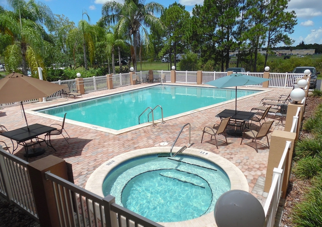 Imagen de la piscina del Hotel Quality Inn & Suites St. Petersburg - Clearwater Airport. Foto 16