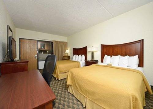 Imagen de la habitación del Hotel Quality Inn & Suites Starlite Village Conference C. Foto 3