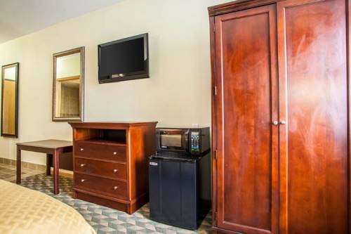 Imagen de la habitación del Hotel Quality Inn & Suites Starlite Village Conference C. Foto 5