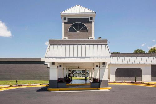 Imagen general del Hotel Quality Inn & Suites University Area. Foto 1