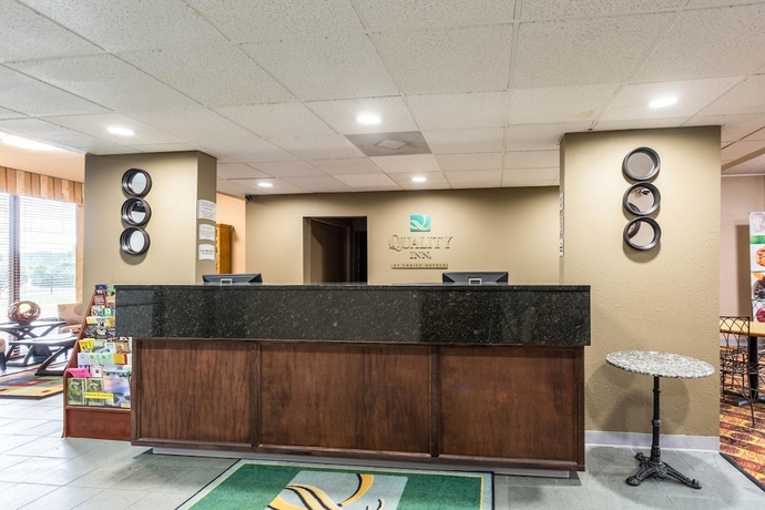 Imagen de los interiores del Hotel Quality Inn and Conference Center, Heber Springs. Foto 15