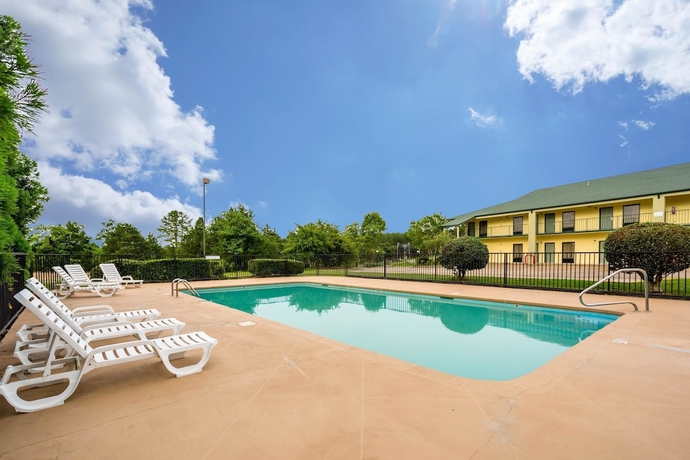 Imagen de la piscina del Hotel Quality Inn and Conference Center, Heber Springs. Foto 18
