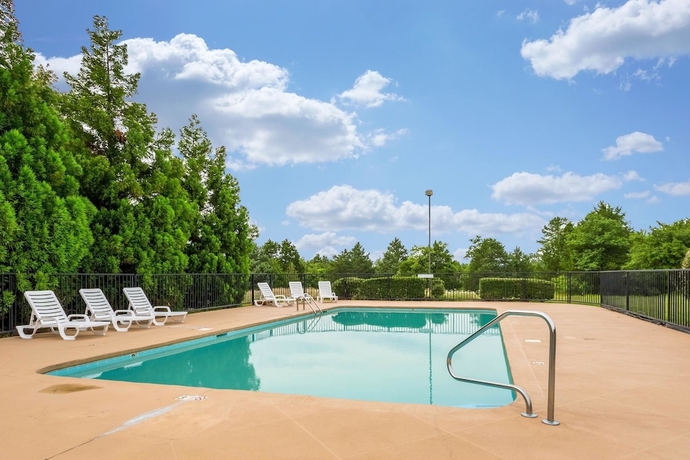 Imagen de la piscina del Hotel Quality Inn and Conference Center, Heber Springs. Foto 19