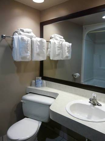 Imagen de la habitación del Hotel Quality Inn and Conference Centre. Foto 3