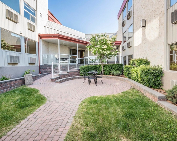 Imagen de la piscina del Hotel Quality Inn and Conference Centre, Red Deer. Foto 18