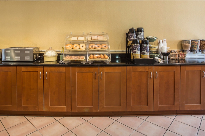 Imagen del bar/restaurante del Hotel Quality Inn and Suites Airport, Charlotte. Foto 3