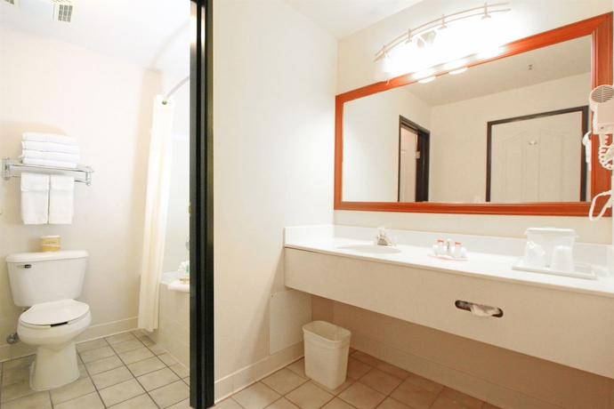 Imagen de la habitación del Hotel Quality Inn and Suites Airport West. Foto 13