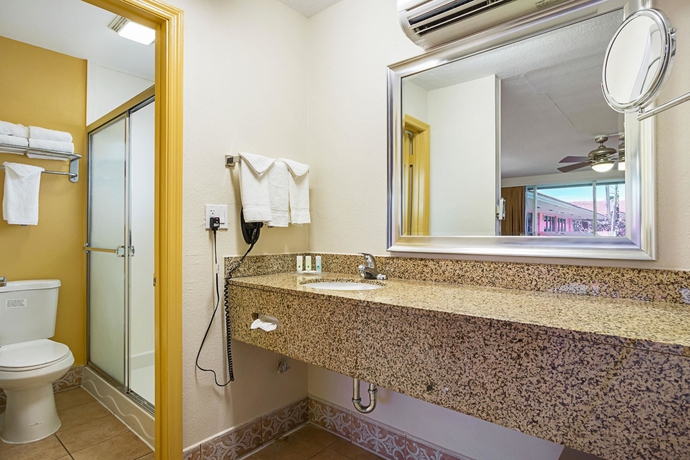 Imagen de la habitación del Hotel Quality Inn and Suites Airport/cruise Port Hollywood. Foto 5