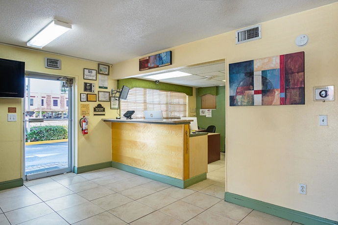 Imagen de los interiores del Hotel Quality Inn and Suites Airport/cruise Port Hollywood. Foto 17