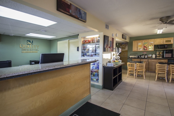 Imagen de los interiores del Hotel Quality Inn and Suites Airport/cruise Port Hollywood. Foto 19