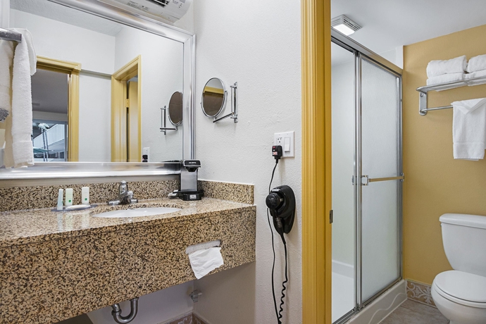 Imagen de la habitación del Hotel Quality Inn and Suites Airport/cruise Port Hollywood. Foto 10