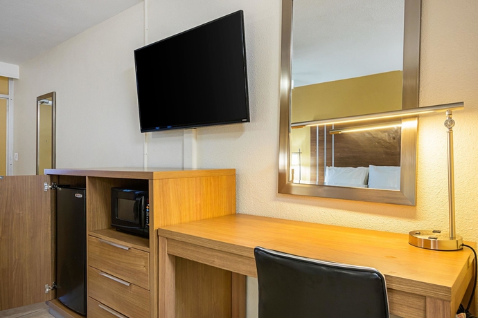 Imagen de la habitación del Hotel Quality Inn and Suites Airport/cruise Port Hollywood. Foto 16