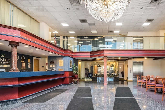Imagen de los interiores del Hotel Quality Inn and Suites Albany Airport. Foto 17