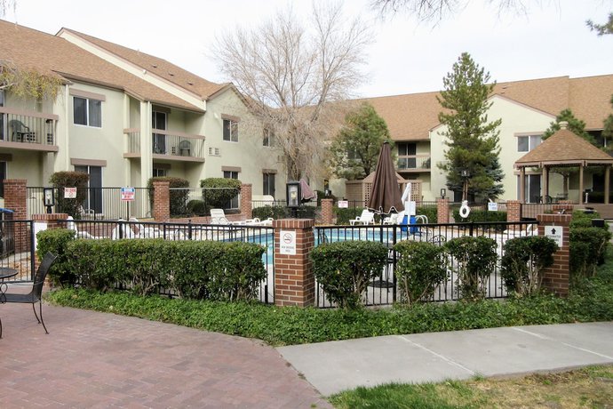 Imagen de la piscina del Hotel Quality Inn and Suites Albuquerque Midtown - University Area. Foto 11