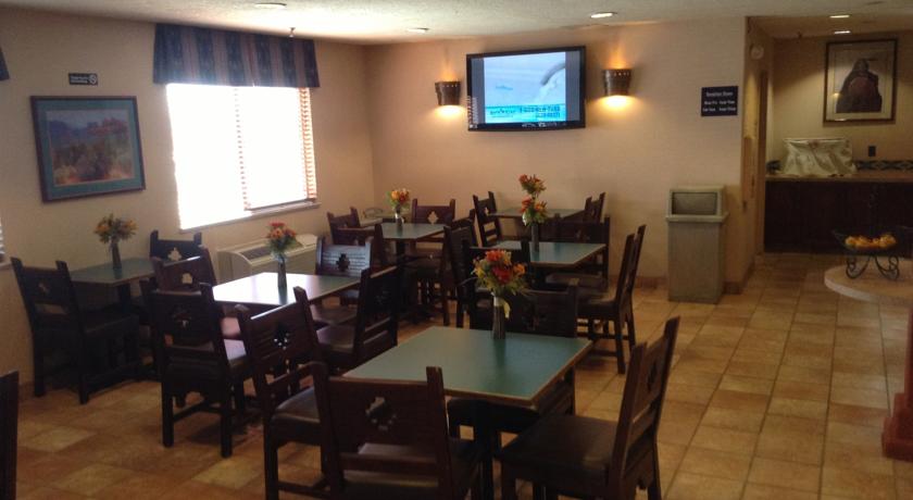 Imagen del bar/restaurante del Hotel Quality Inn and Suites Albuquerque North Near Balloon Fiesta Park. Foto 4