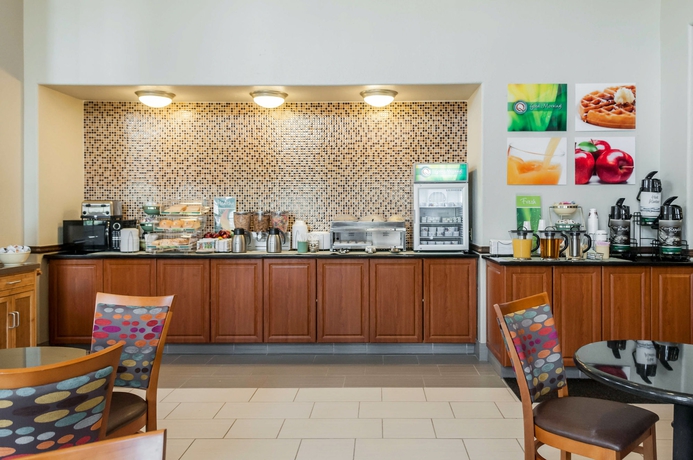 Imagen del bar/restaurante del Hotel Quality Inn and Suites Albuquerque West. Foto 3