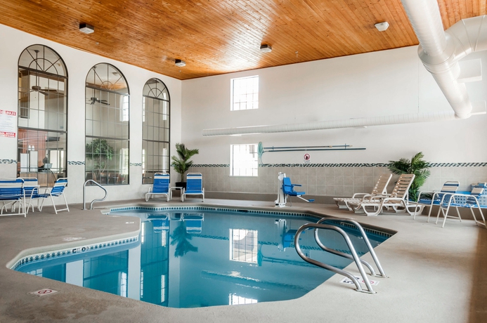 Imagen de la piscina del Hotel Quality Inn and Suites Albuquerque West. Foto 16