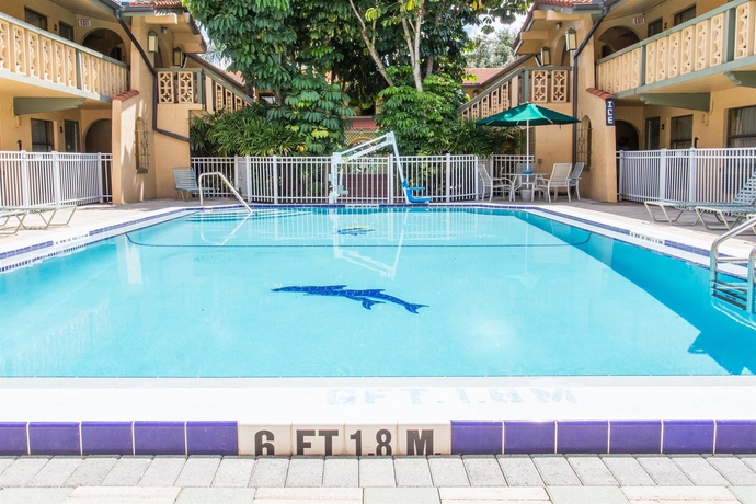 Imagen de la piscina del Hotel Quality Inn and Suites Altamonte Springs Orlando-north. Foto 15