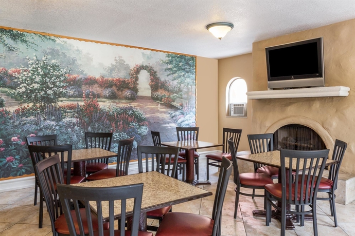 Imagen del bar/restaurante del Hotel Quality Inn and Suites Altamonte Springs Orlando-north. Foto 2