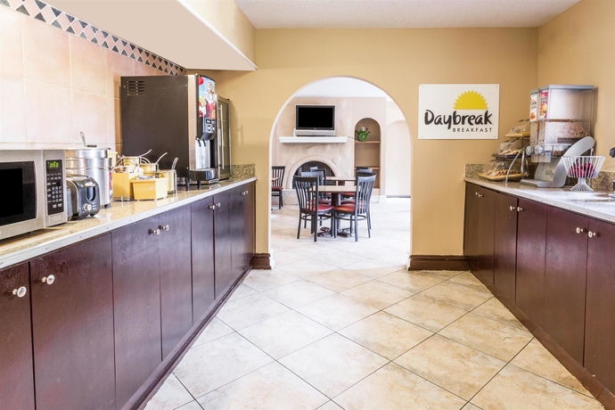 Imagen del bar/restaurante del Hotel Quality Inn and Suites Altamonte Springs Orlando-north. Foto 3