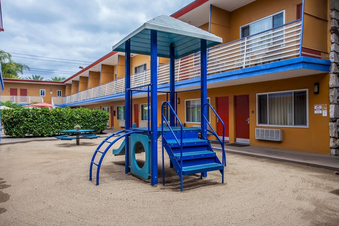 Imagen de los exteriores del Hotel Quality Inn and Suites Anaheim At The Park. Foto 12