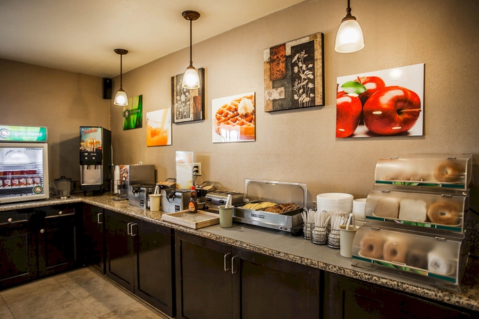 Imagen del bar/restaurante del Hotel Quality Inn and Suites Anaheim At The Park. Foto 4