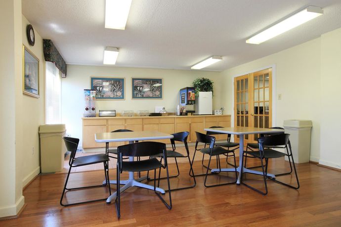 Imagen del bar/restaurante del Hotel Quality Inn and Suites Apex - Holly Springs. Foto 3