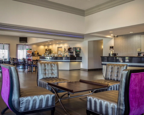 Imagen del bar/restaurante del Hotel Quality Inn and Suites At Airport Blvd I-65. Foto 3