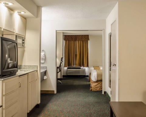 Imagen de la habitación del Hotel Quality Inn and Suites At Airport Blvd I-65. Foto 5